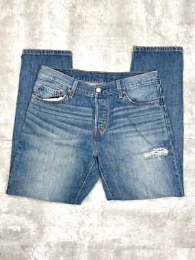 Levi’s 501 CT Jeans Women’s 28x34 Light Wash Distressed Straight